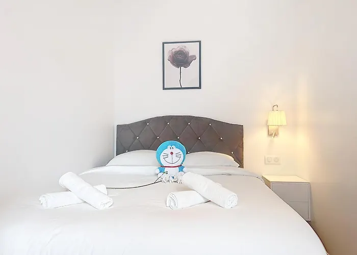 122 - Luxueux Pied-A-Terre Parisien
