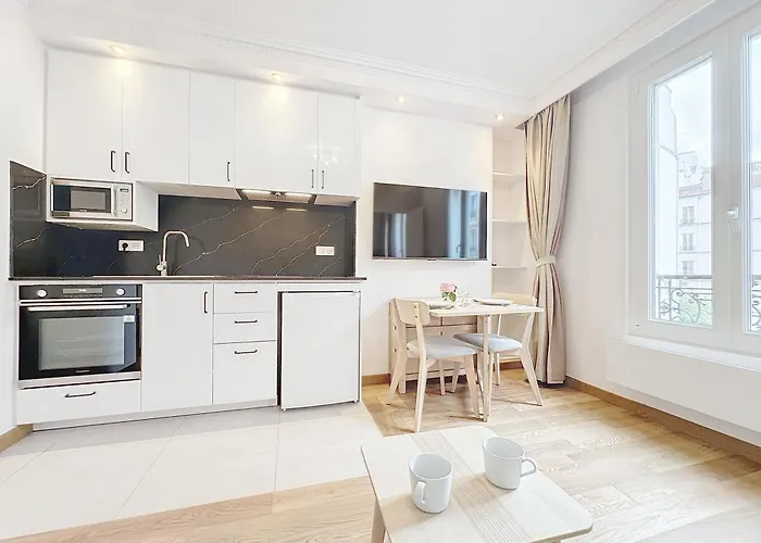 122 - Luxueux Pied-A-Terre Parisien